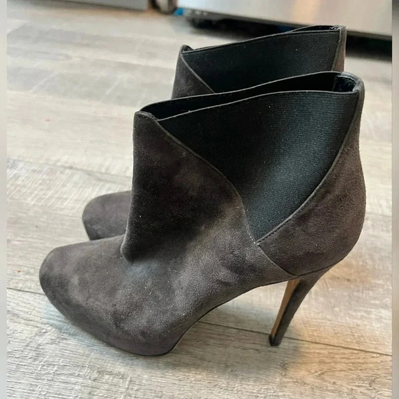 Brian Atwood Grey Suede Booties/Boots
Size 6 $698 - Picture 6 of 6